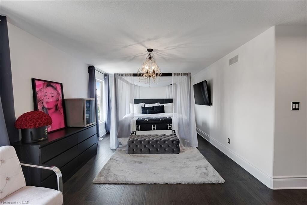 Photo of Bedroom in Niagara Falls