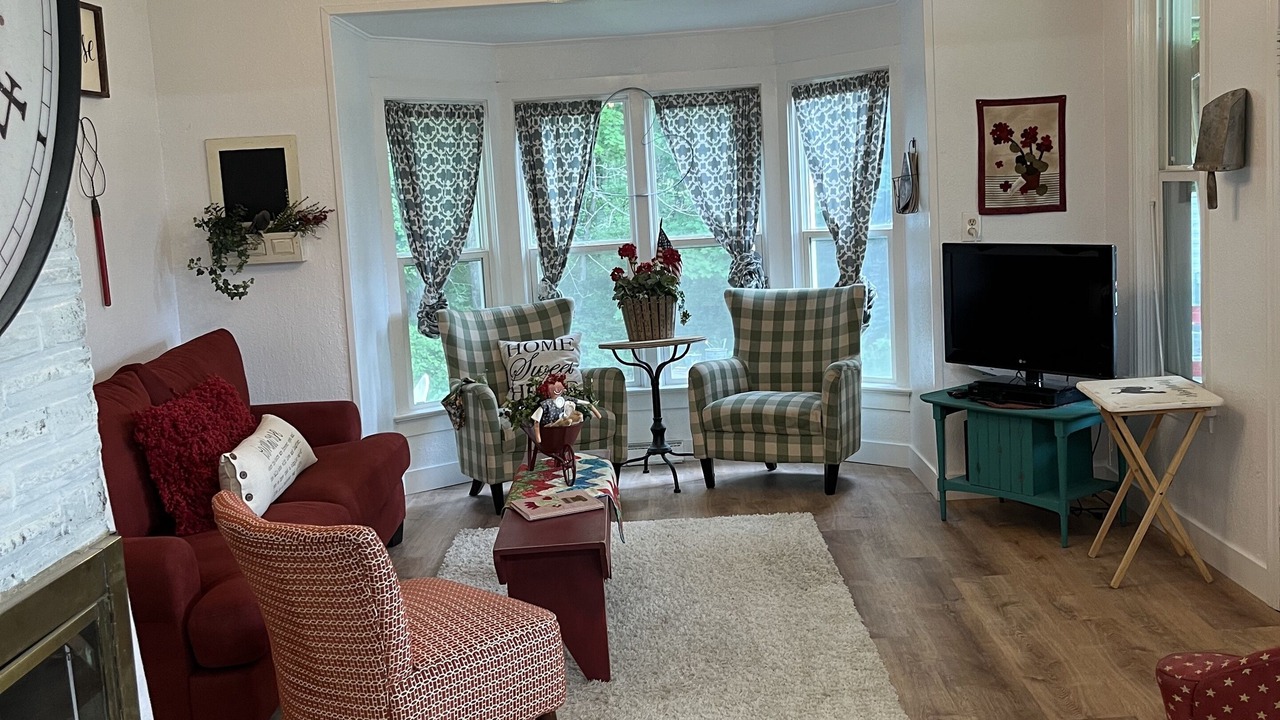 Photo of Livingroom in Chattaroy