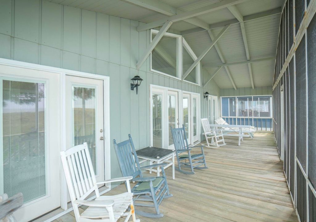 Photo of Patio Balcony in Sunset Beach