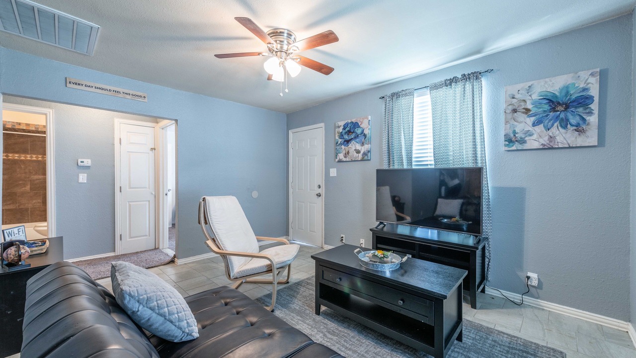 Photo of Livingroom in White Settlement