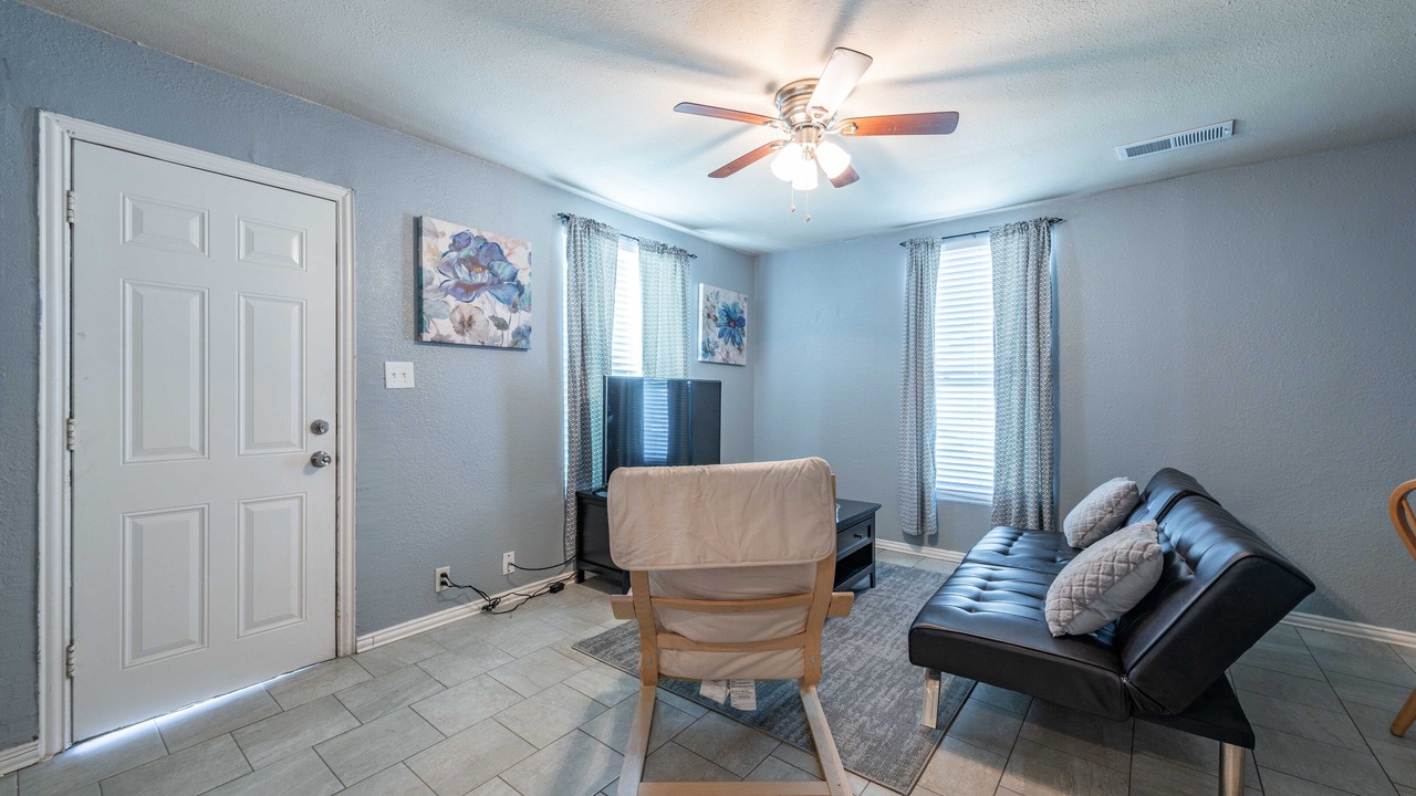 Photo of Livingroom in White Settlement