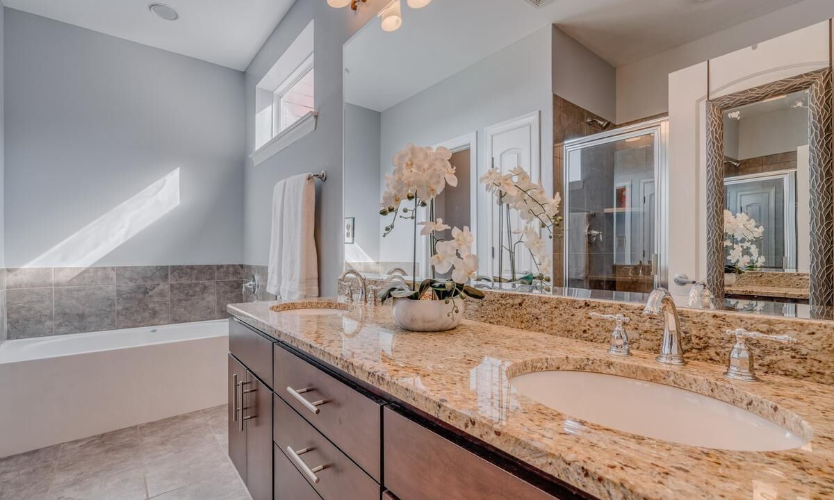 Photo of Bathroom in Downtown Memphis