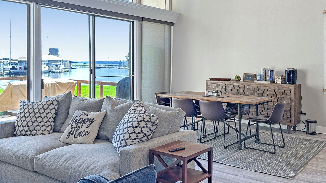 Photo of Livingroom in Walden on Lake Conroe