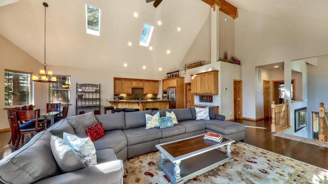Photo of Livingroom in Pioneer Trail