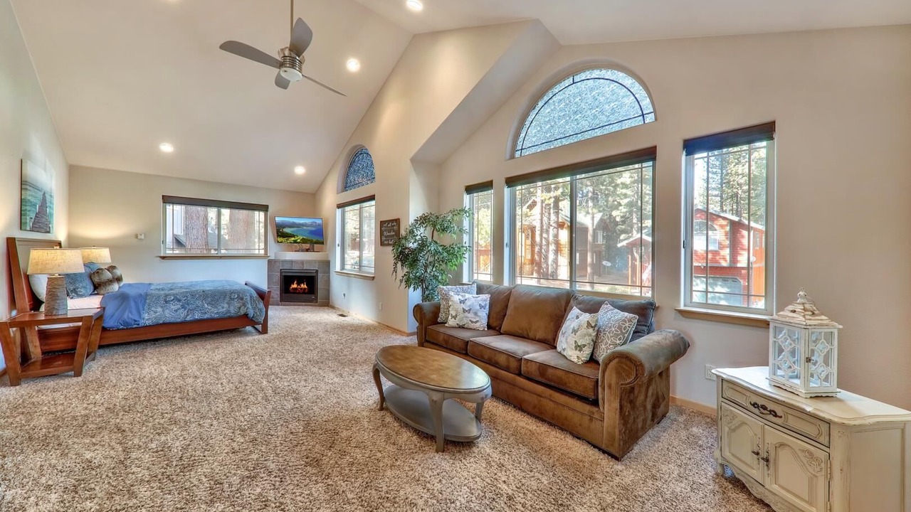 Photo of Livingroom in Pioneer Trail