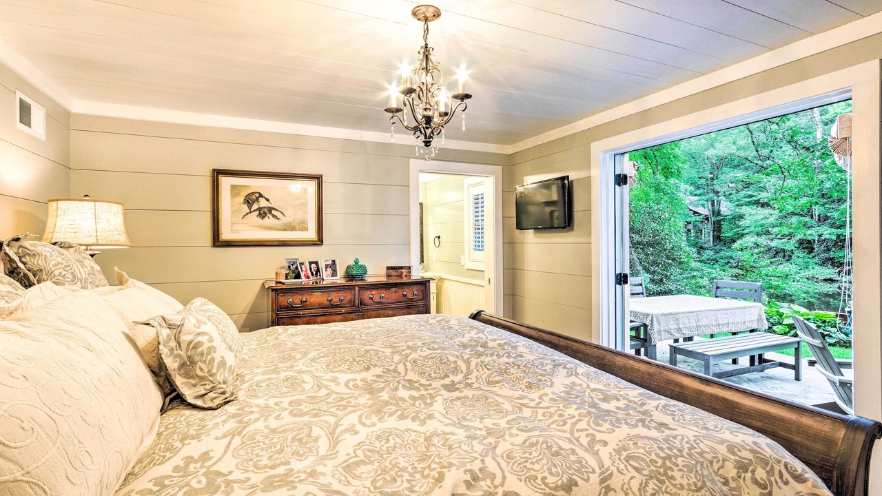 Photo of Bedroom in Mirror Lake