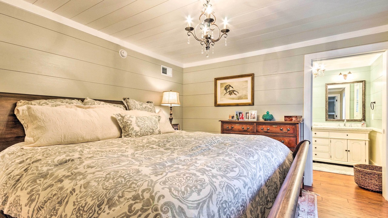 Photo of Bedroom in Mirror Lake