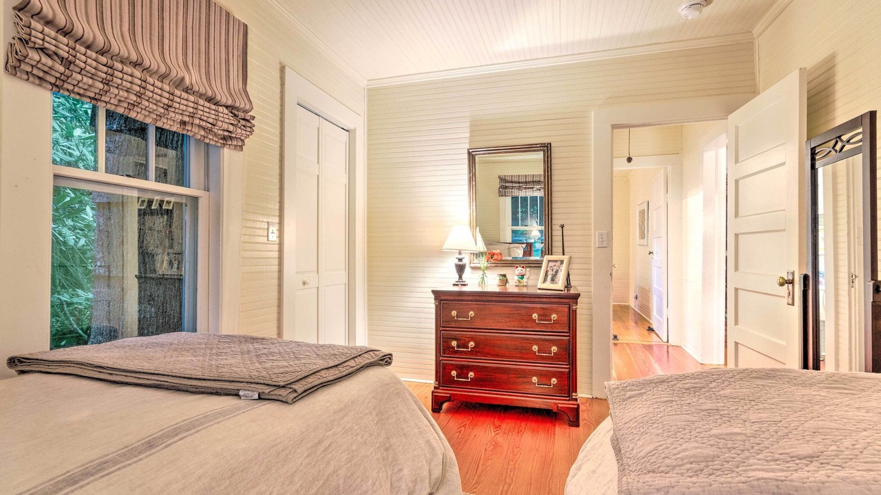 Photo of Bedroom in Mirror Lake