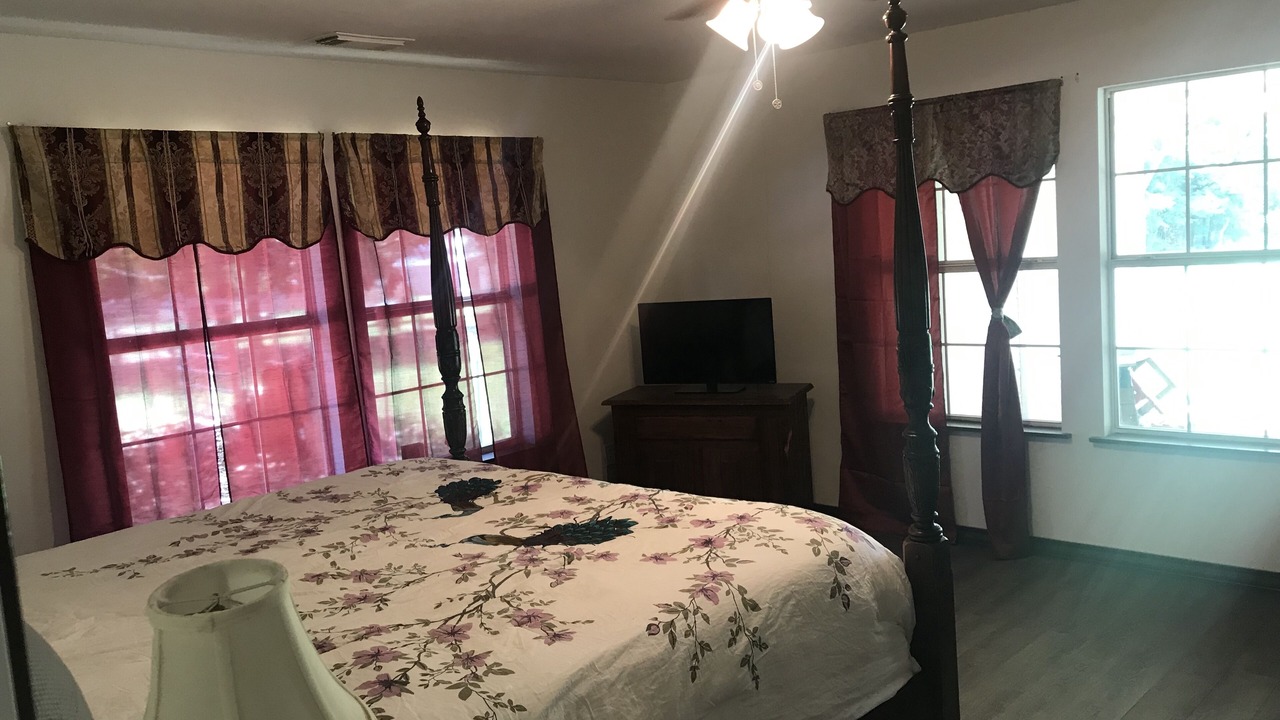Photo of Bedroom in Willis