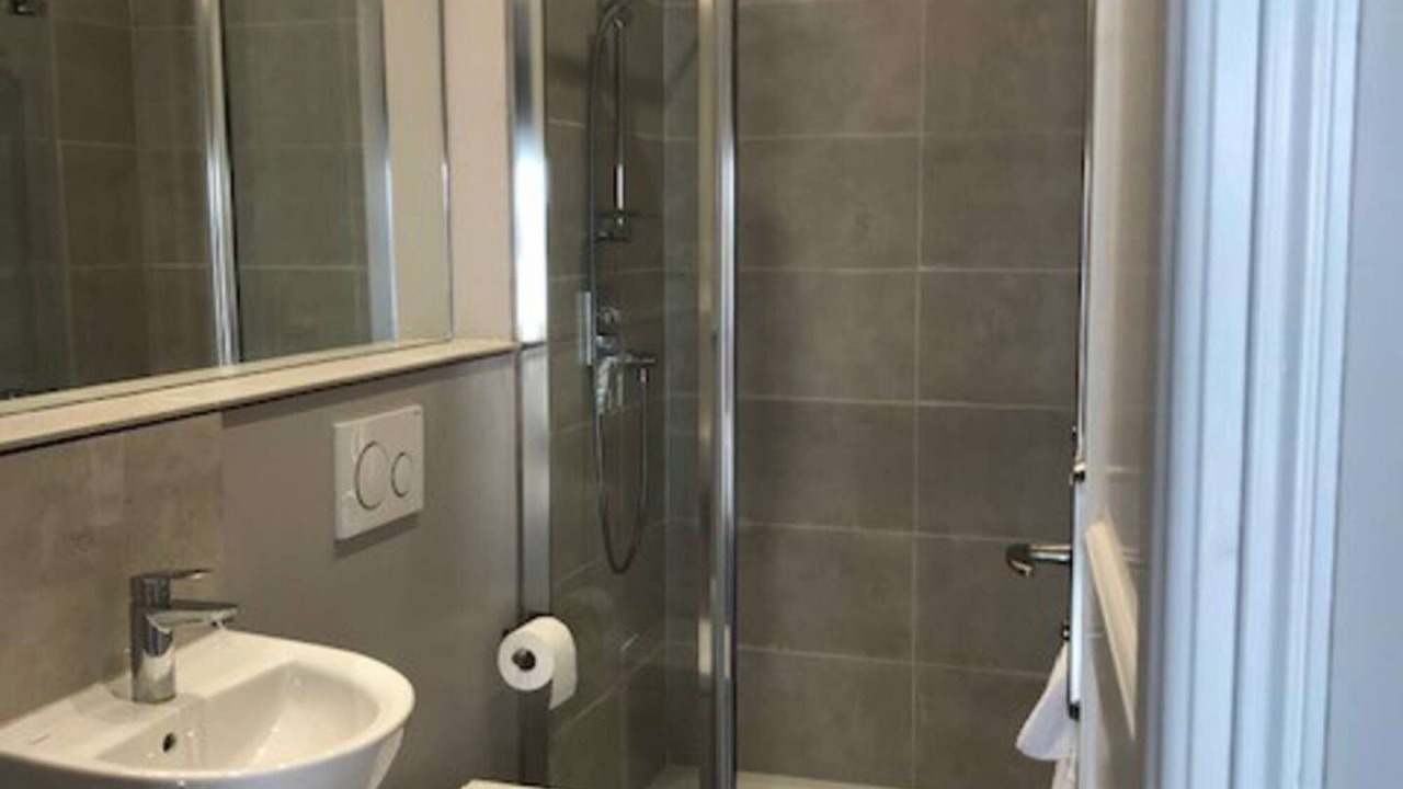 Photo of Bathroom in Castelnau-de-Montmiral