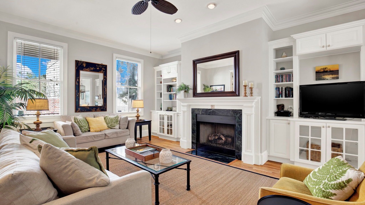 Photo of Livingroom in Historic District - North