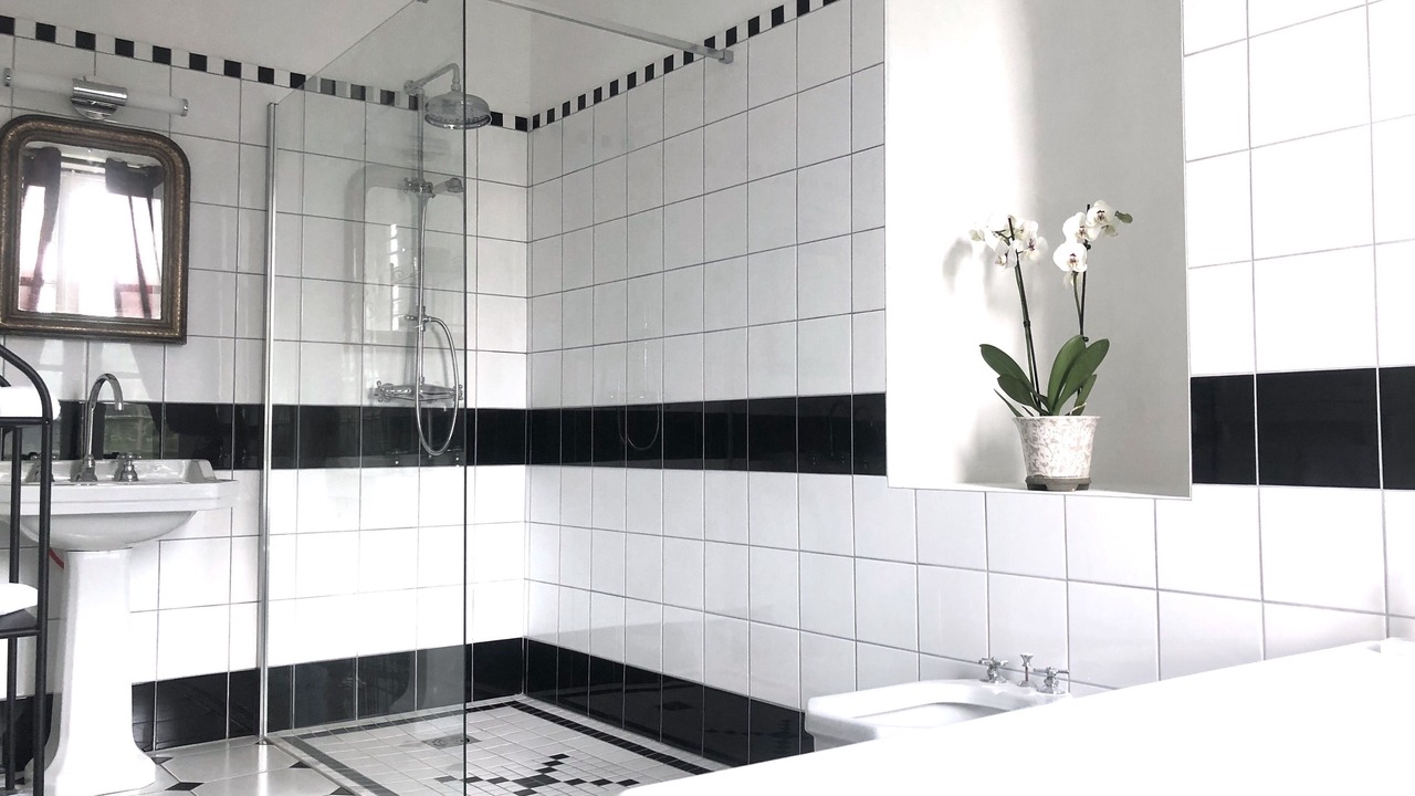 Photo of Bathroom in Falaise