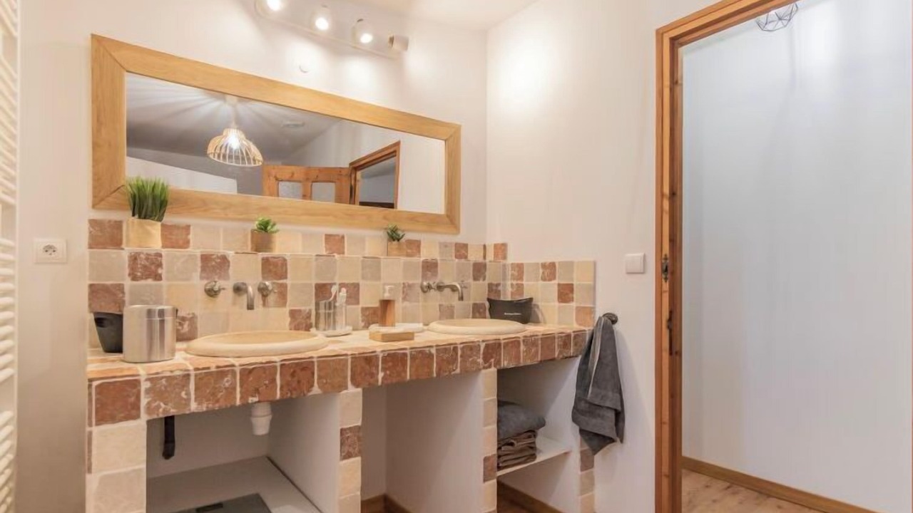 Photo of Bathroom in Uchaux