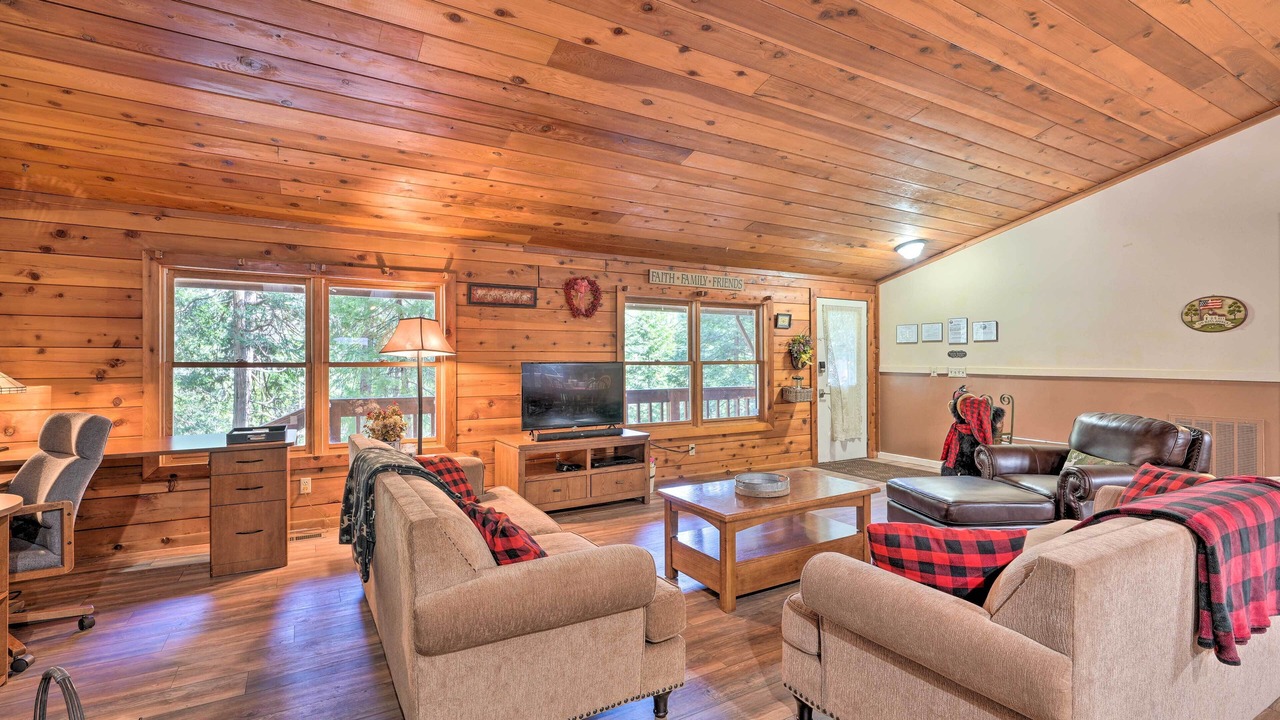Photo of Livingroom in Pollock Pines