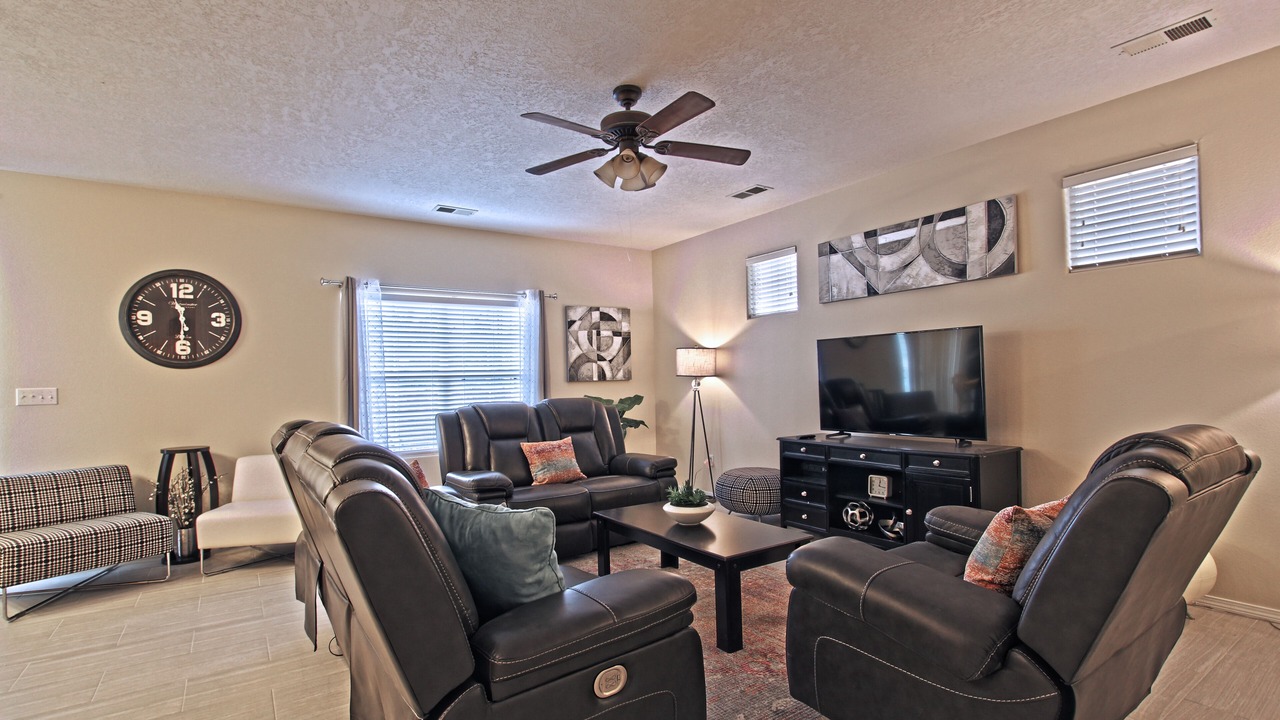 Photo of Livingroom in Victory Hills