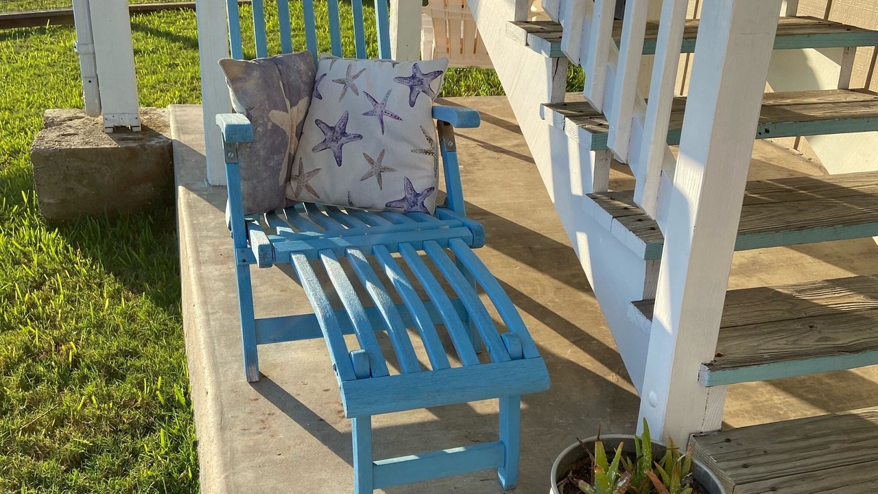 Photo of Patio Balcony in City-by-the Sea