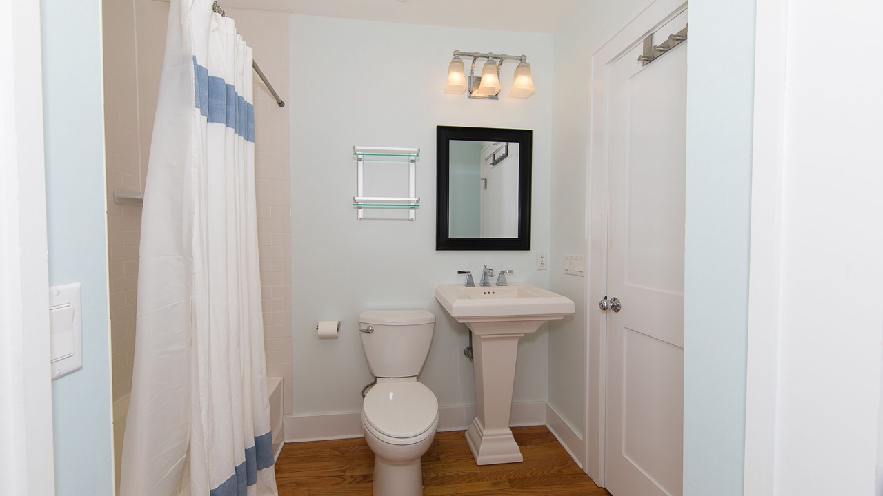 Photo of Bathroom in Commercial Street