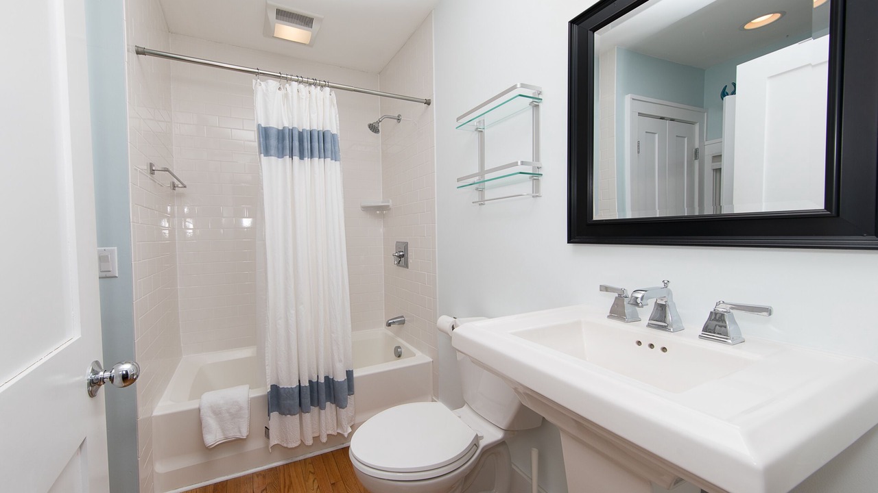 Photo of Bathroom in Commercial Street