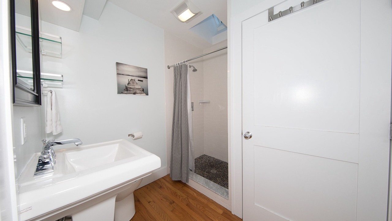 Photo of Bathroom in Commercial Street
