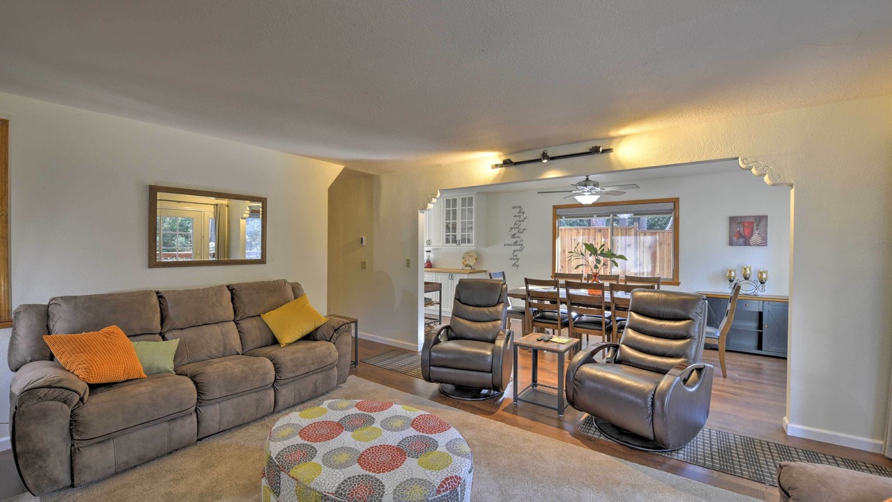 Photo of Livingroom in Iowa Hill