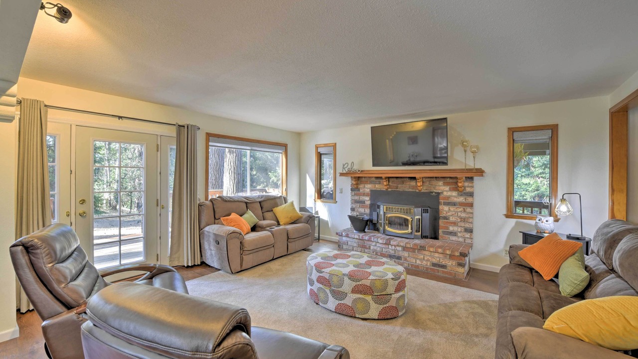 Photo of Livingroom in Iowa Hill