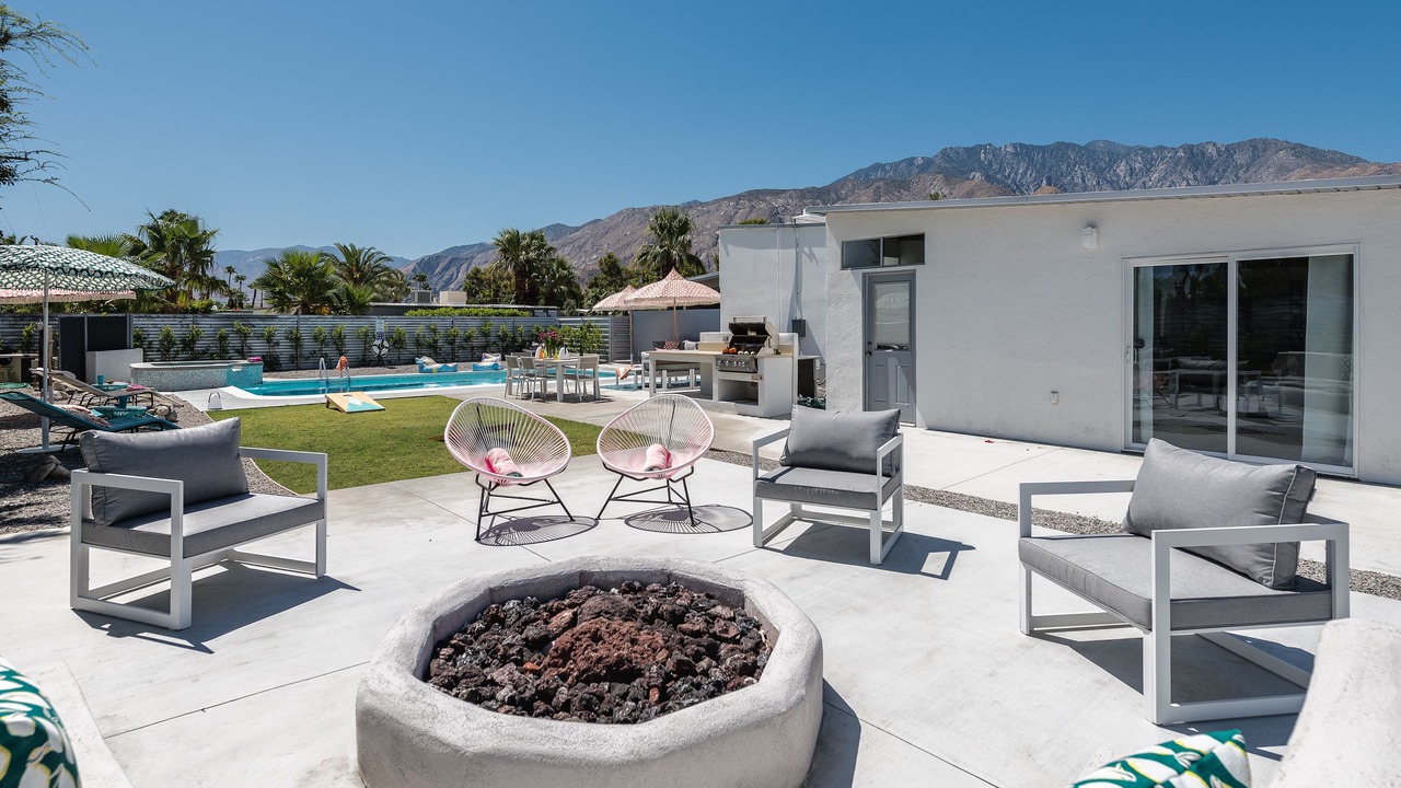Photo of Outdoor in Racquet Club Estates