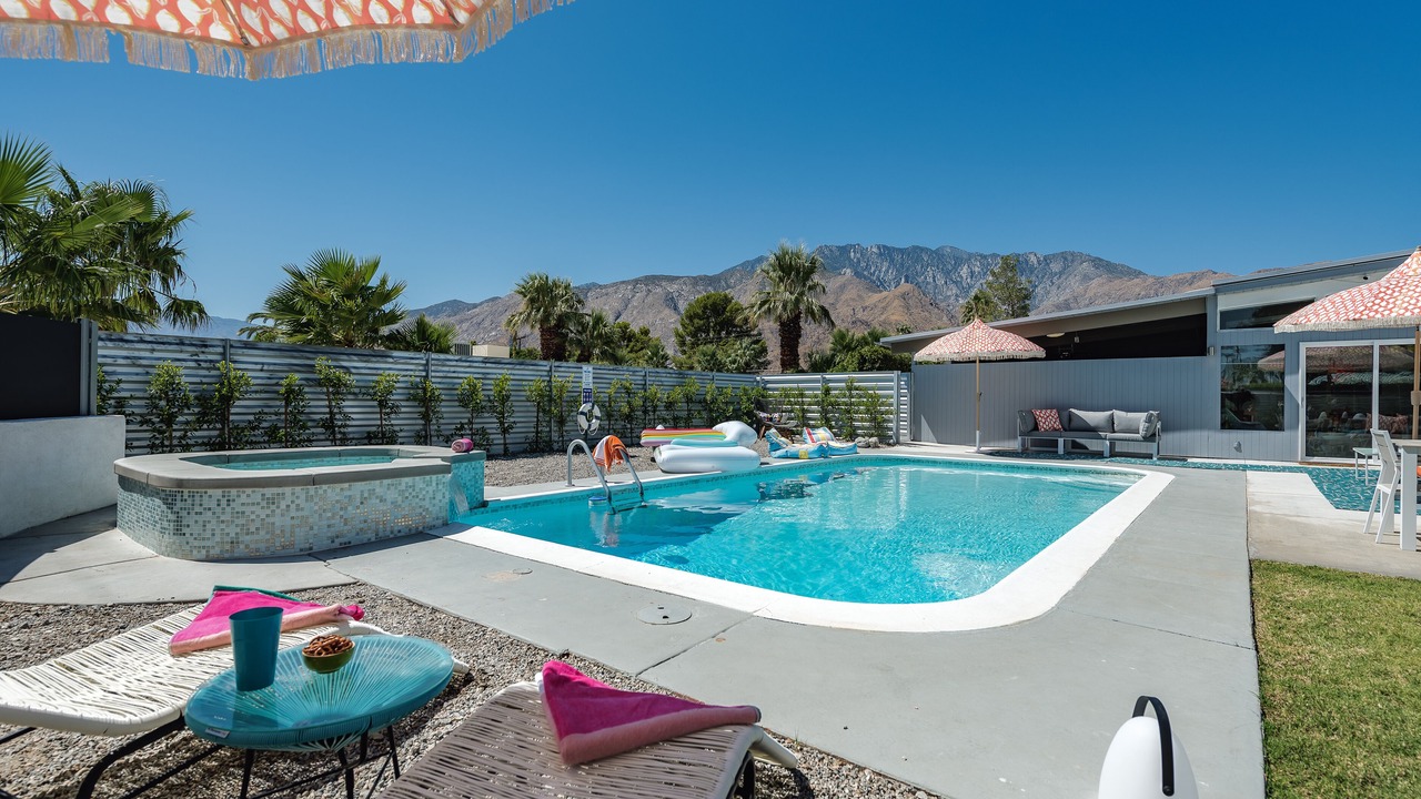 Photo of Outdoor in Racquet Club Estates