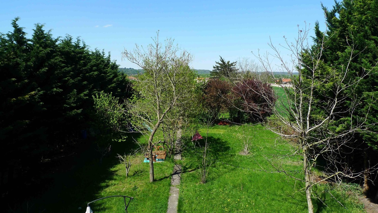 Photo of Outdoor in Vaulx En Velin Village