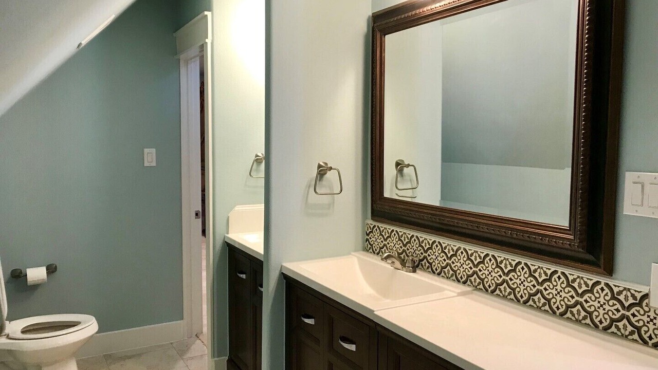 Photo of Bathroom in Pottsboro