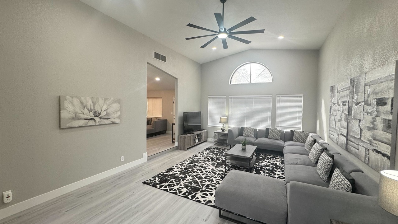 Photo of Livingroom in Green Valley North