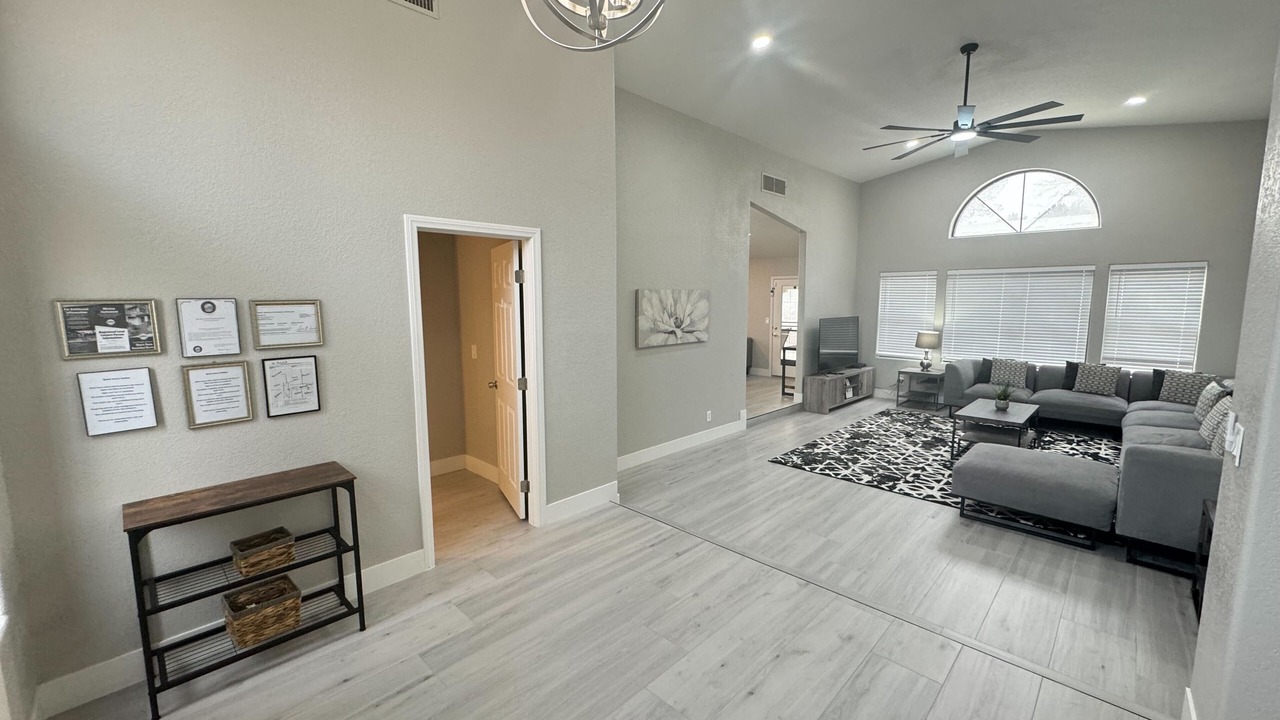 Photo of Livingroom in Green Valley North