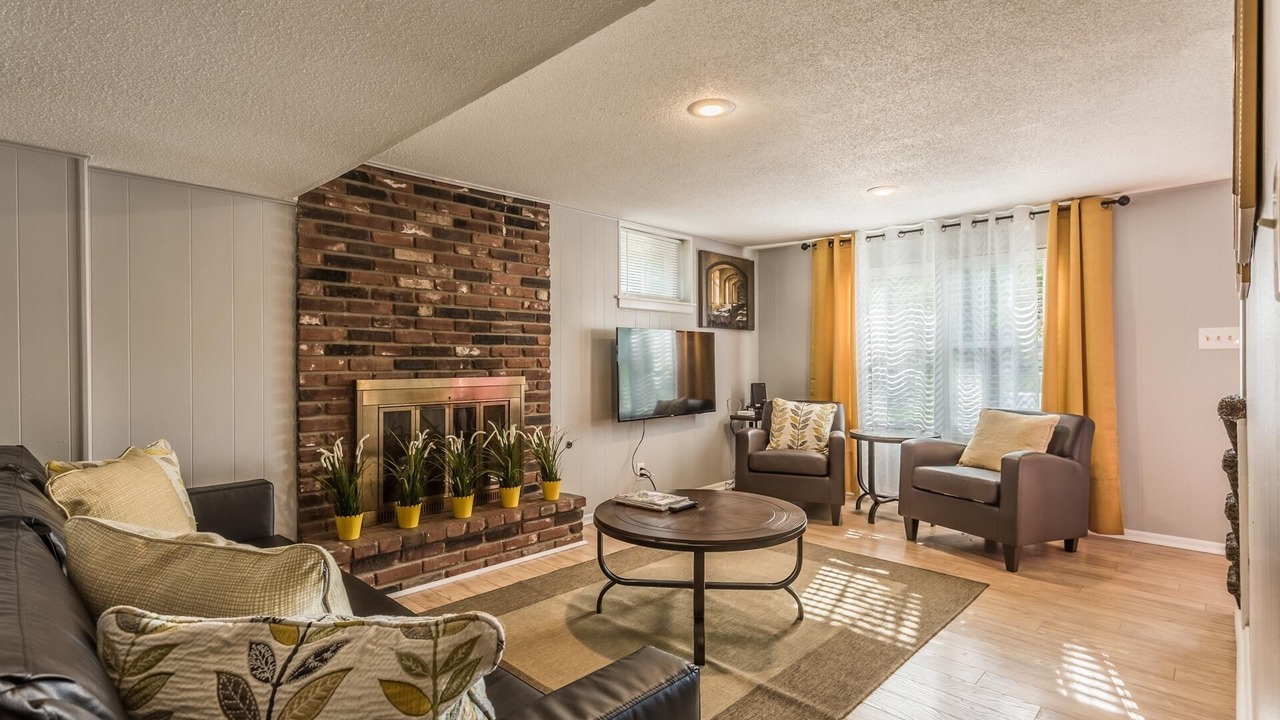 Photo of Livingroom in Lenexa