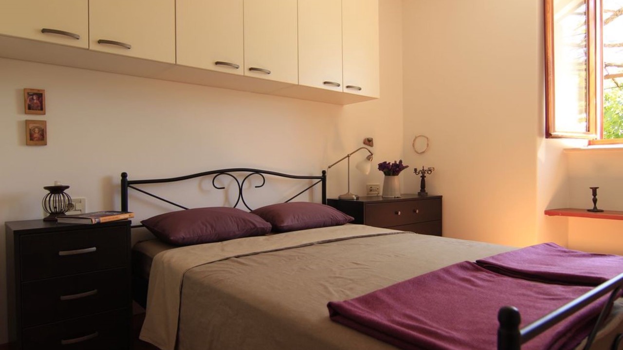 Photo of Bedroom in Pile
