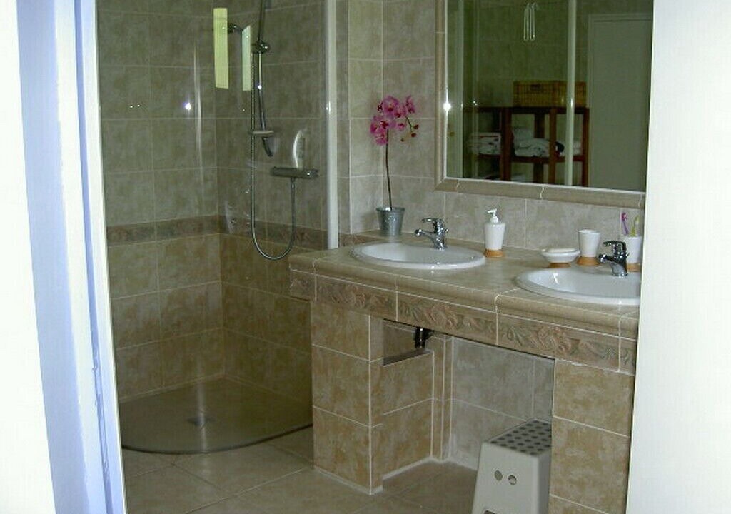 Photo of Bathroom in Labege