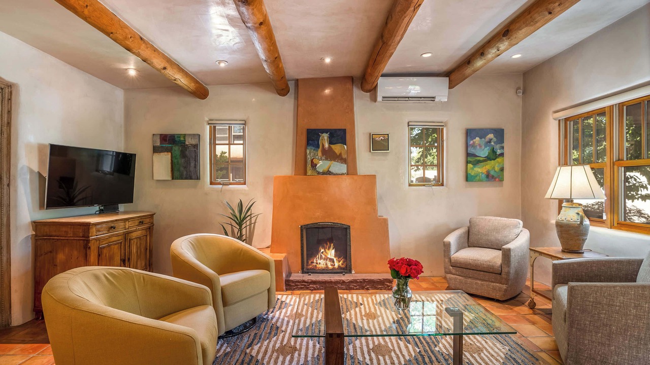 Photo of Livingroom in Historic Eastside