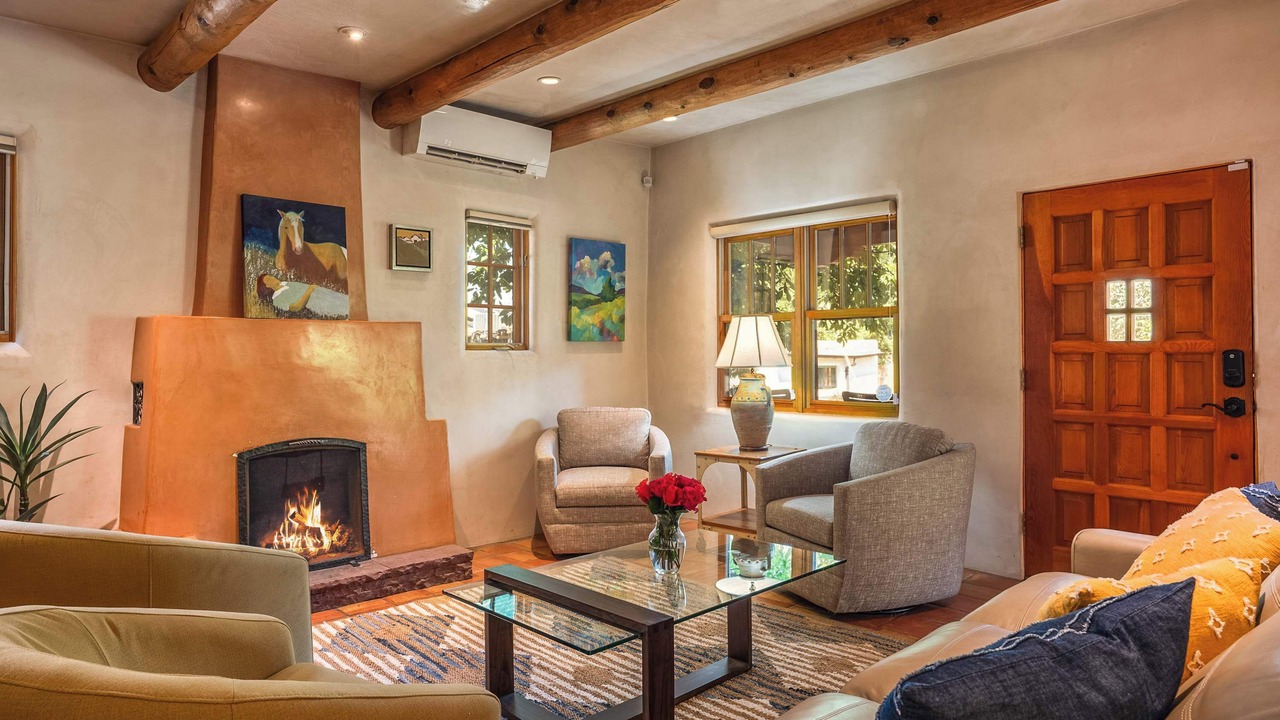 Photo of Livingroom in Historic Eastside