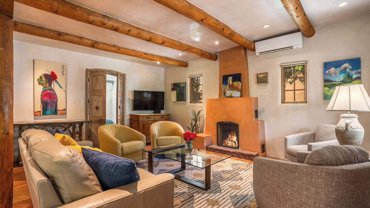 Photo of Livingroom in Historic Eastside