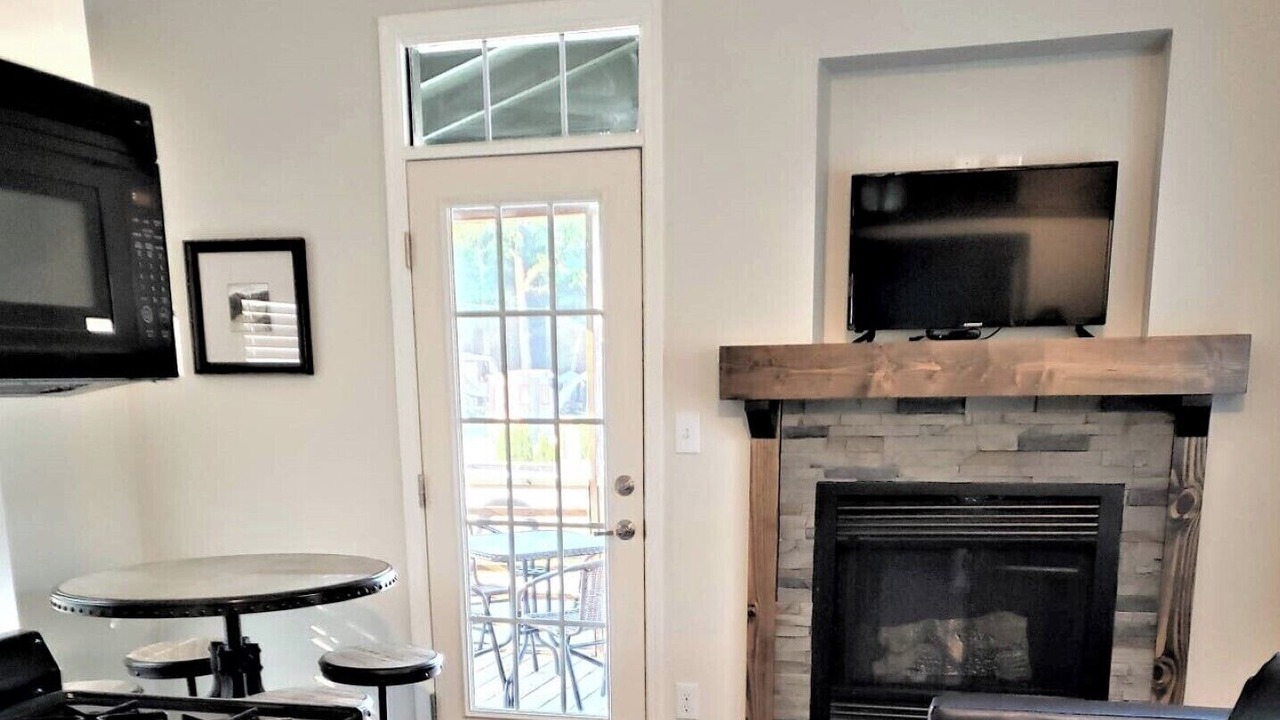 Photo of Livingroom in Queensbury