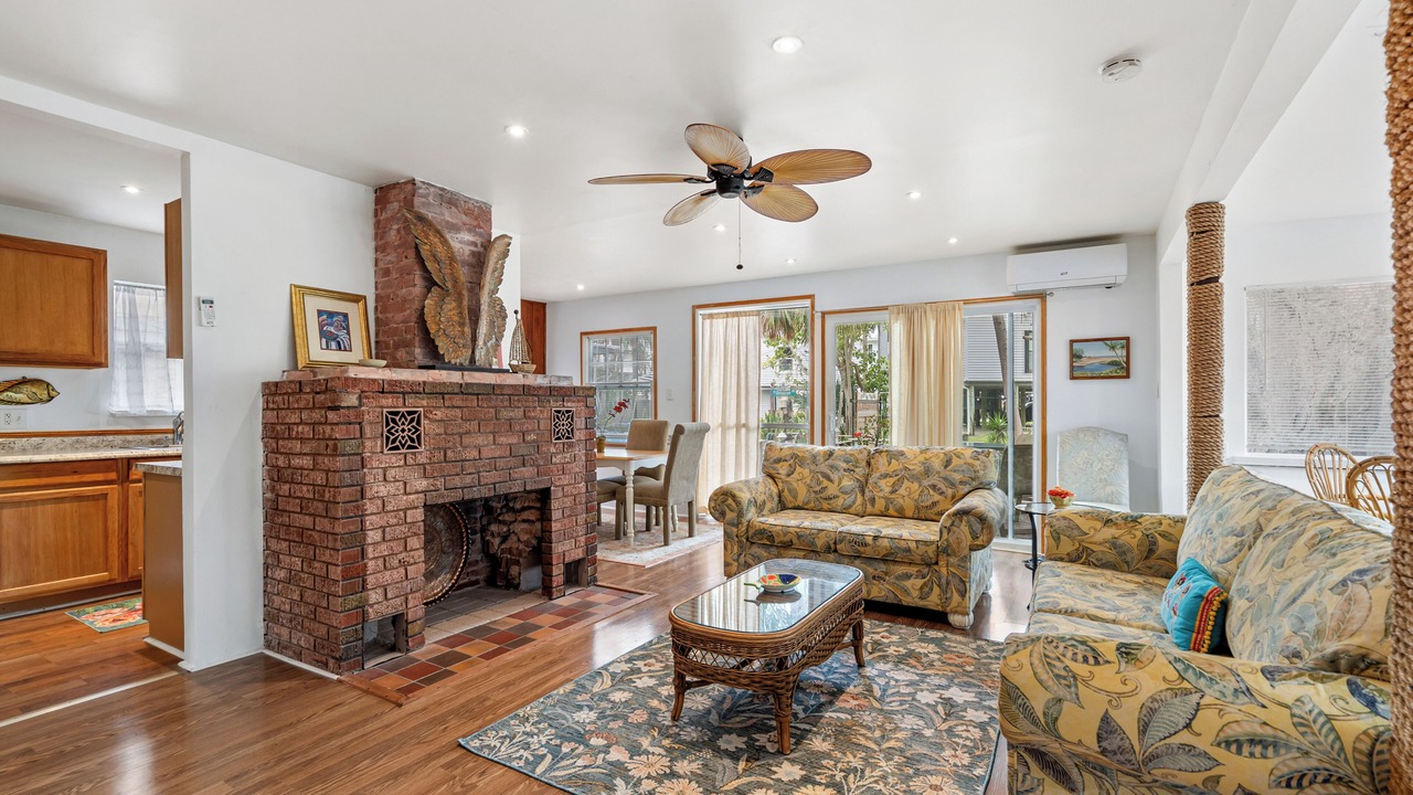 Photo of Livingroom in Treasure Island
