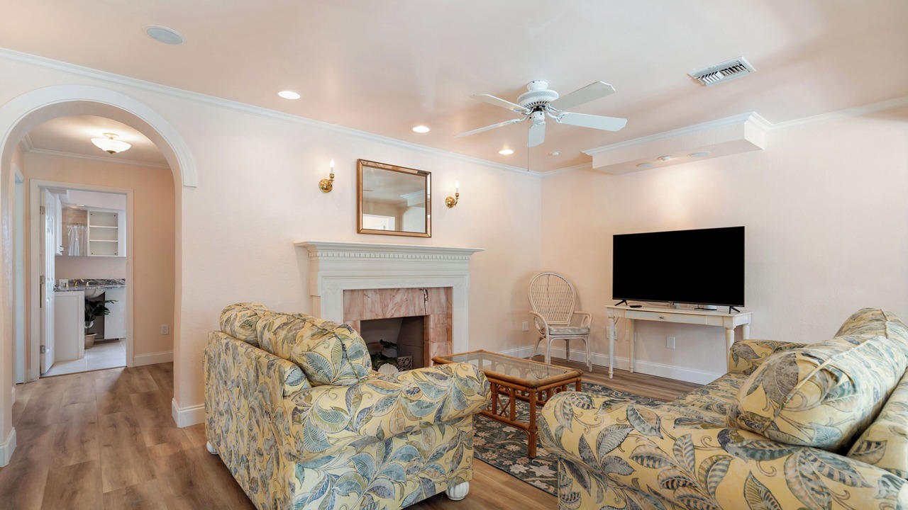 Photo of Livingroom in Treasure Island