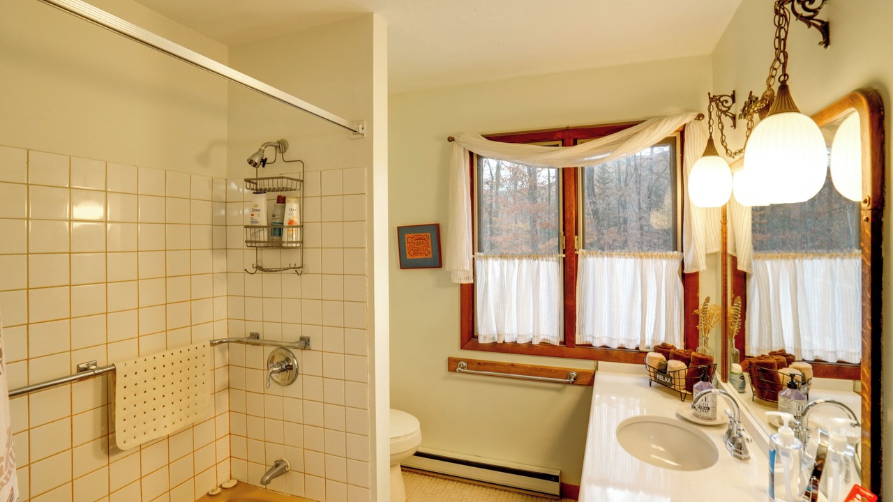 Photo of Bathroom in North River