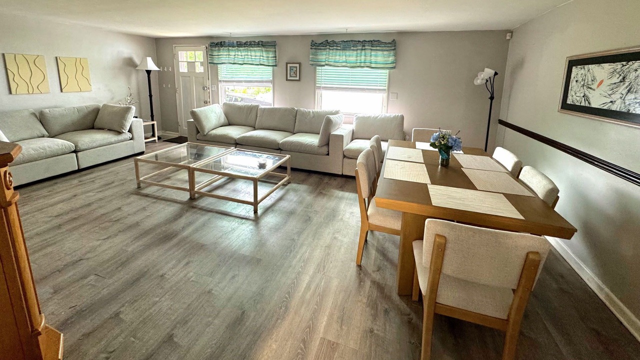 Photo of Livingroom in Bayview