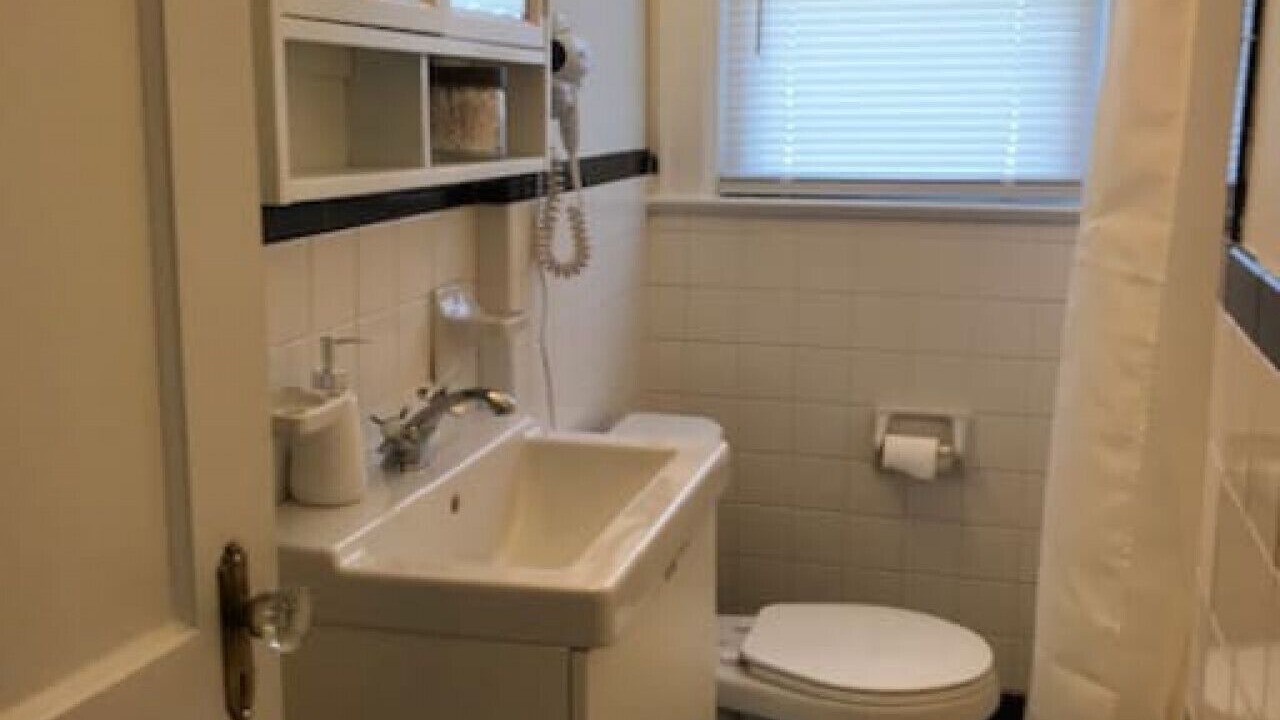 Photo of Bathroom in Enderly Park
