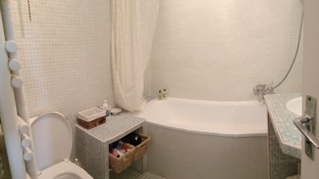 Photo of Bathroom in Gares