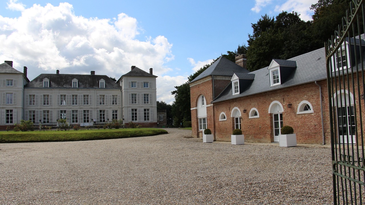 Photo of Outdoor in Le Titre