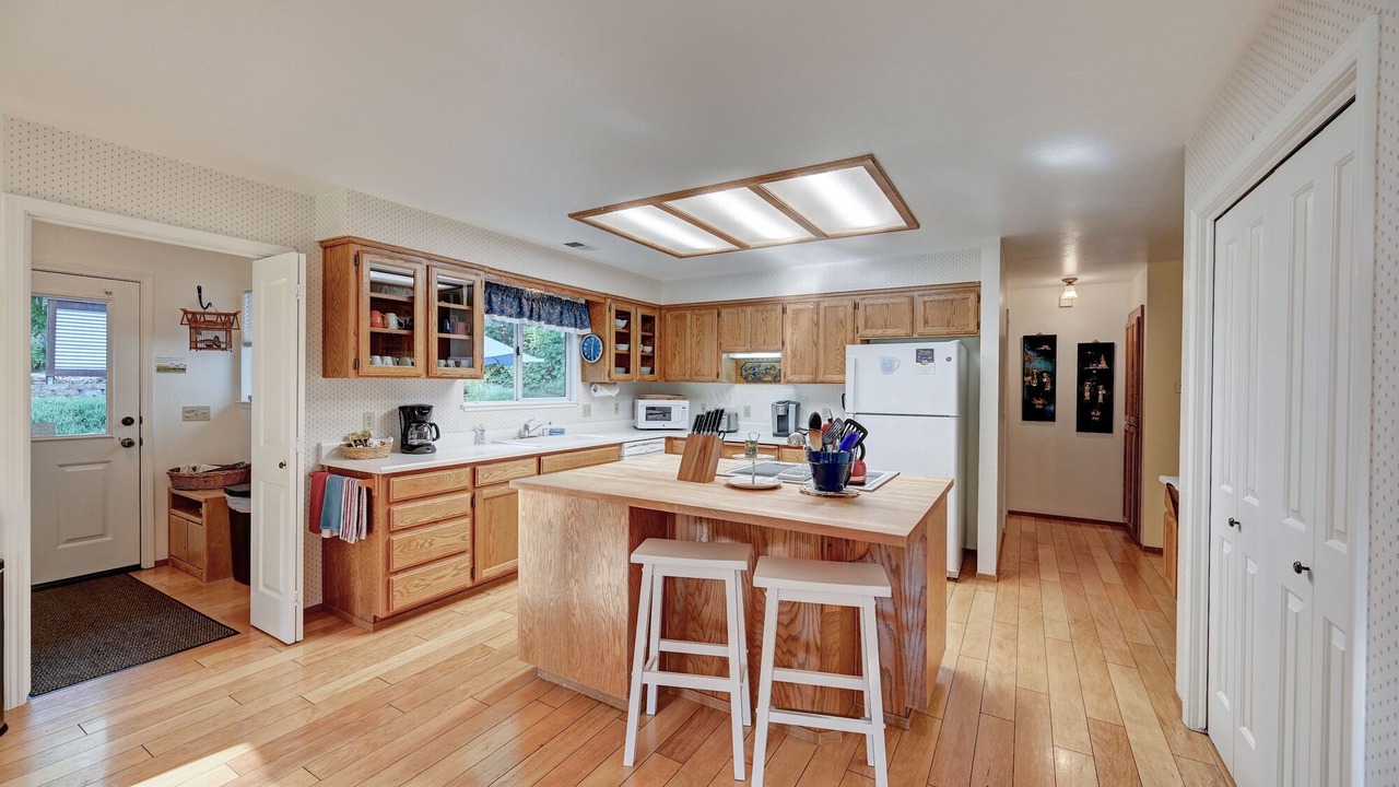 Photo of Others in Murphys