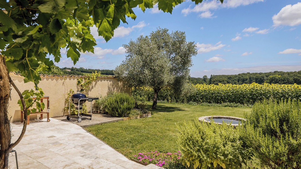 Photo of Patio Balcony in Saint-Barthelemy-dAgenais