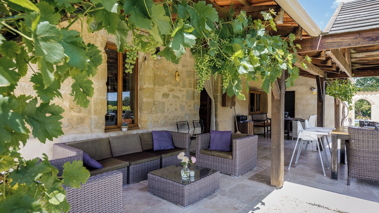 Photo of Patio Balcony in Saint-Barthelemy-dAgenais