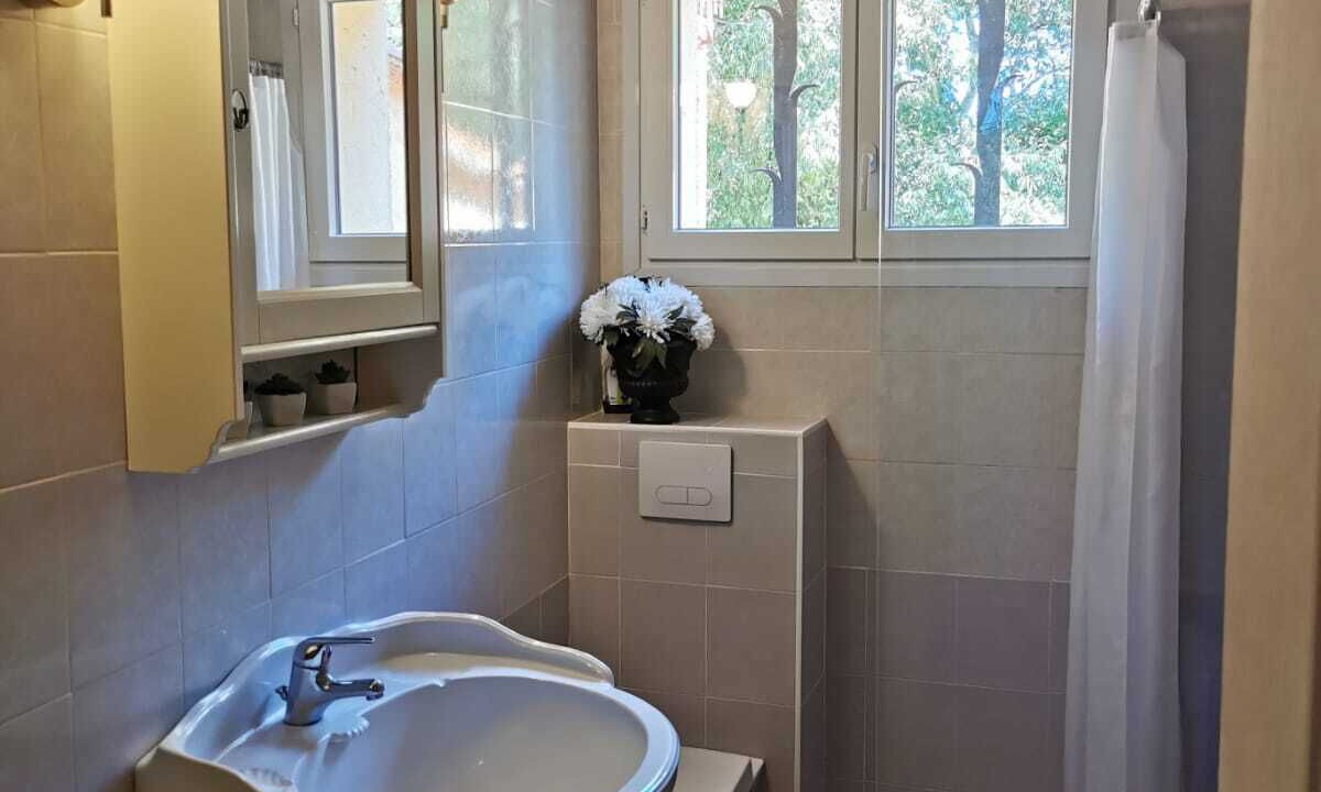 Photo of Bathroom in Laroque-des-Alberes