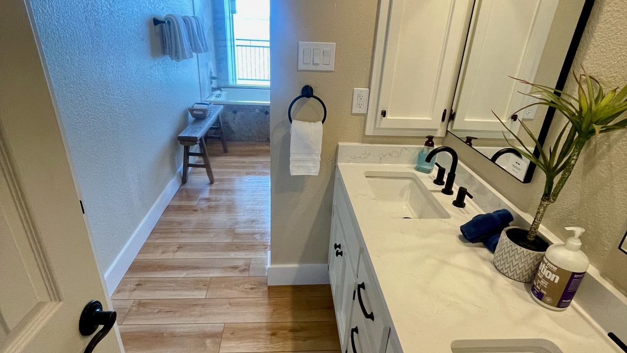 Photo of Bathroom in Canyon Lake